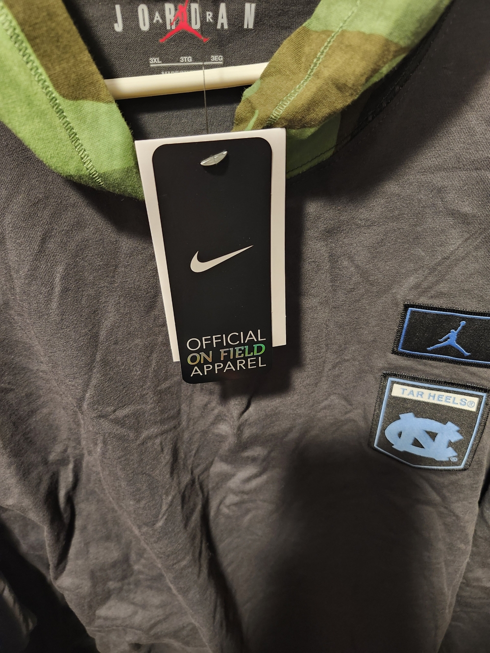 Jordan Men’s Long Sleeve Hooded Tar Heels Tee - Picture 5 of 8